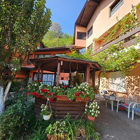 Prenociste Chardak Hotel Tuzla Exterior photo
