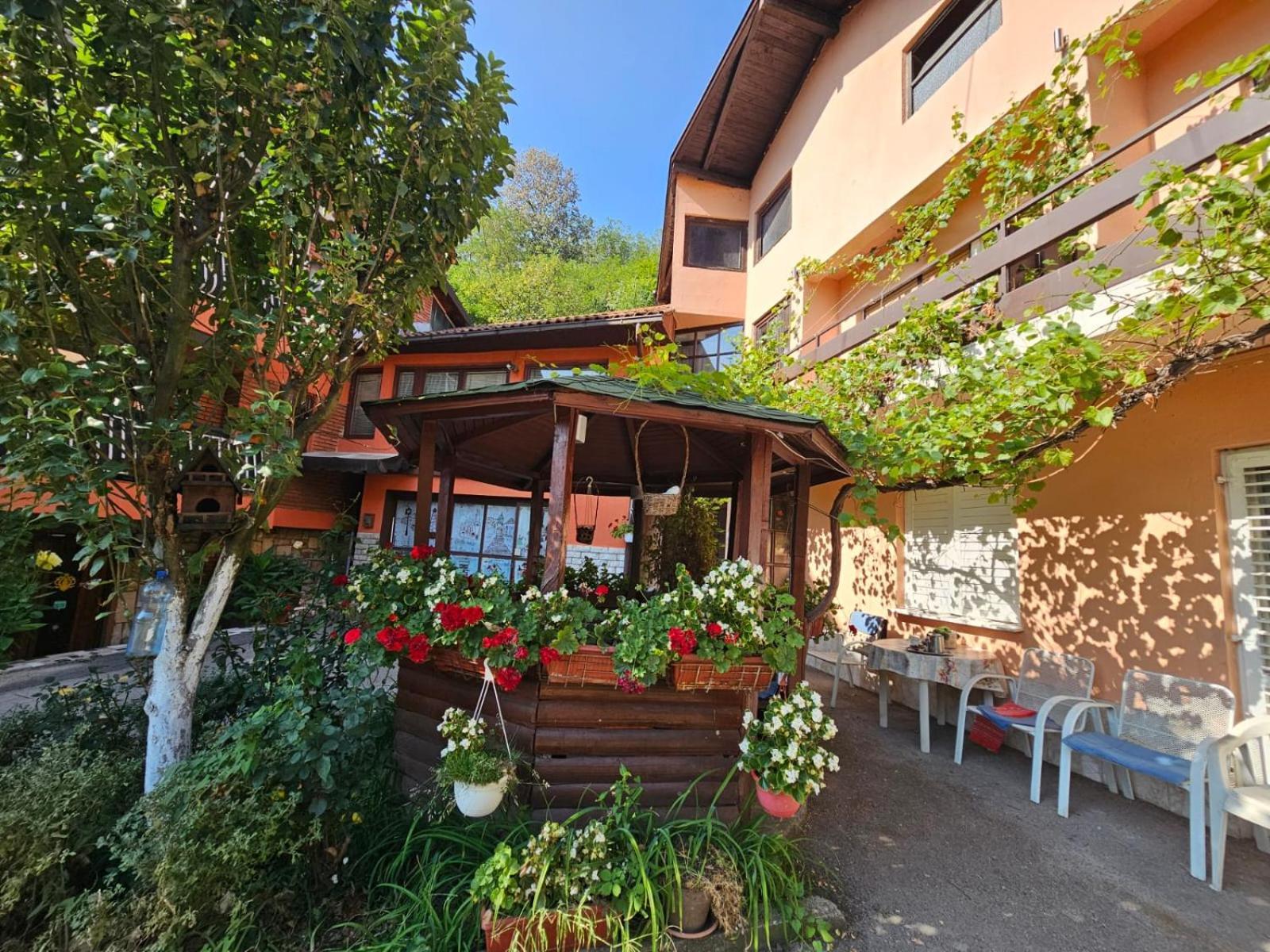 Prenociste Chardak Hotel Tuzla Exterior photo