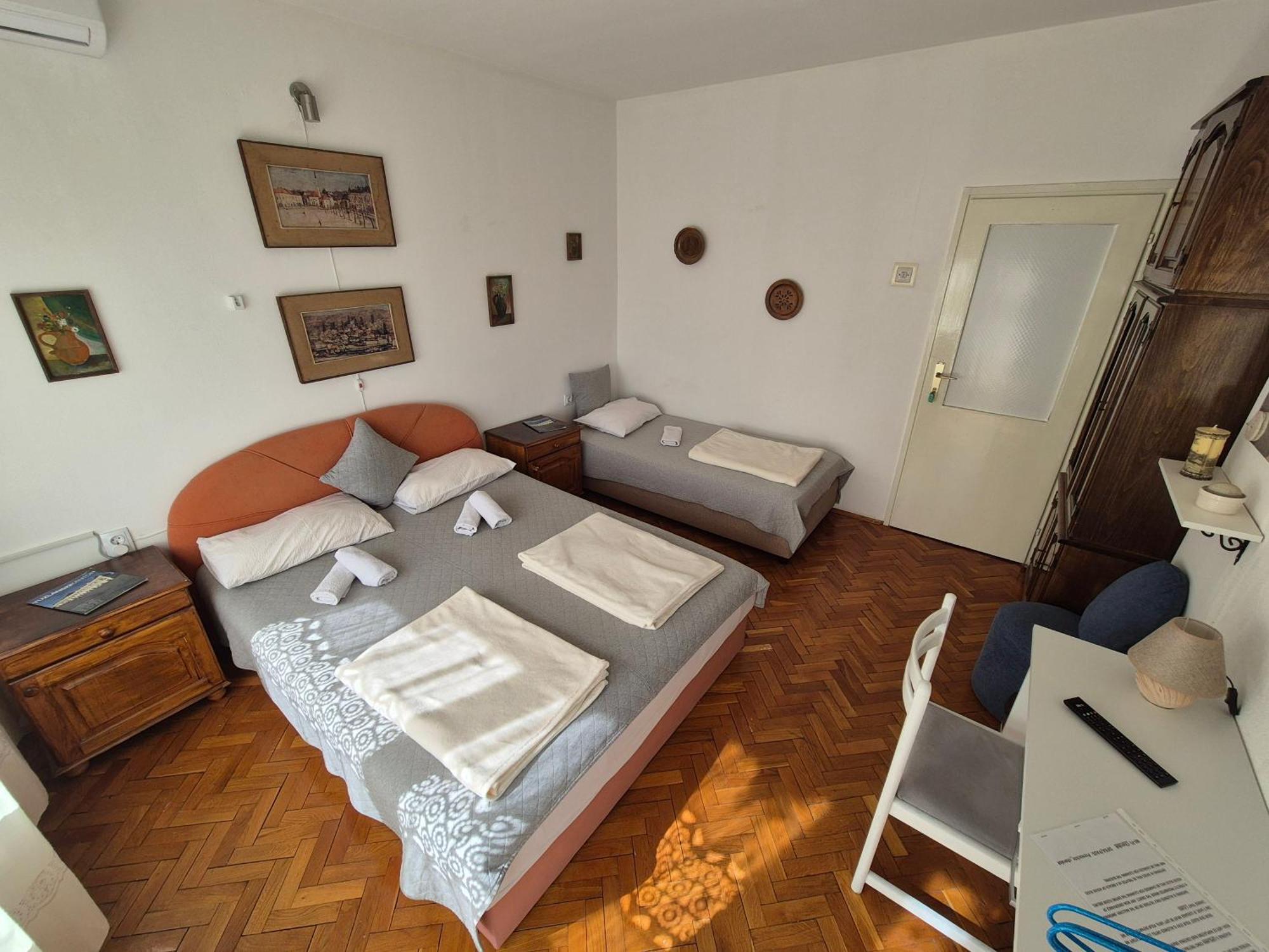 Prenociste Chardak Hotel Tuzla Exterior photo